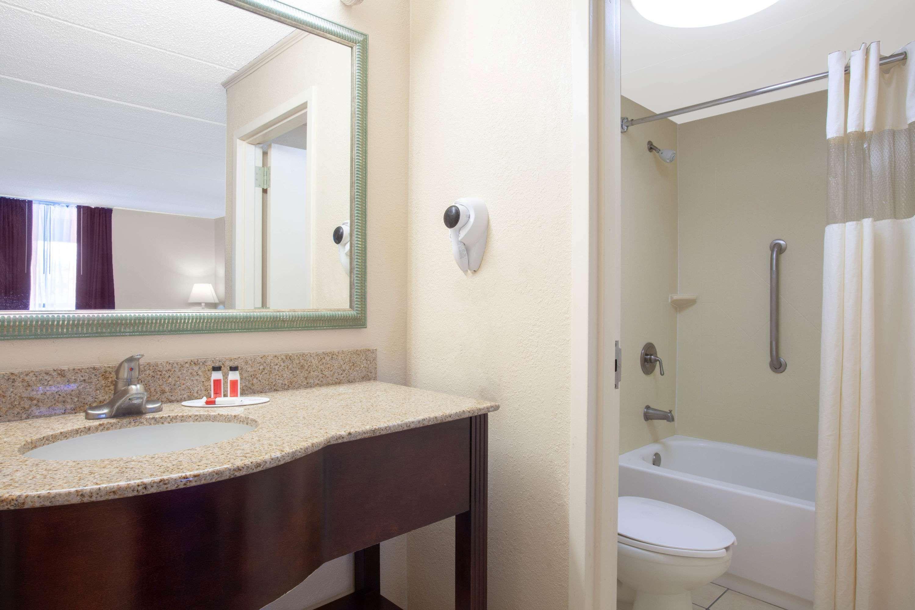 Days Inn By Wyndham Statesboro Eksteriør billede