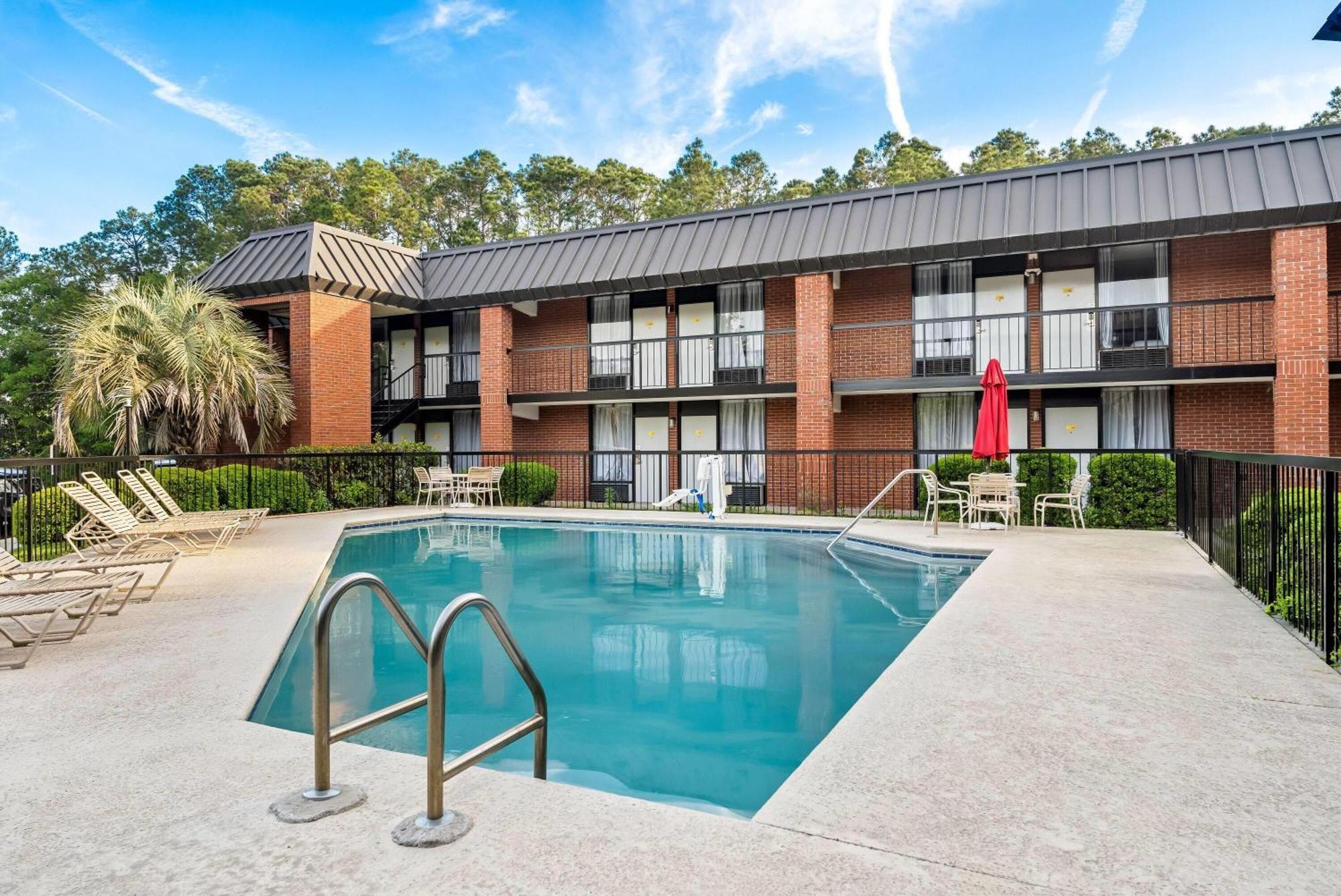 Days Inn By Wyndham Statesboro Eksteriør billede