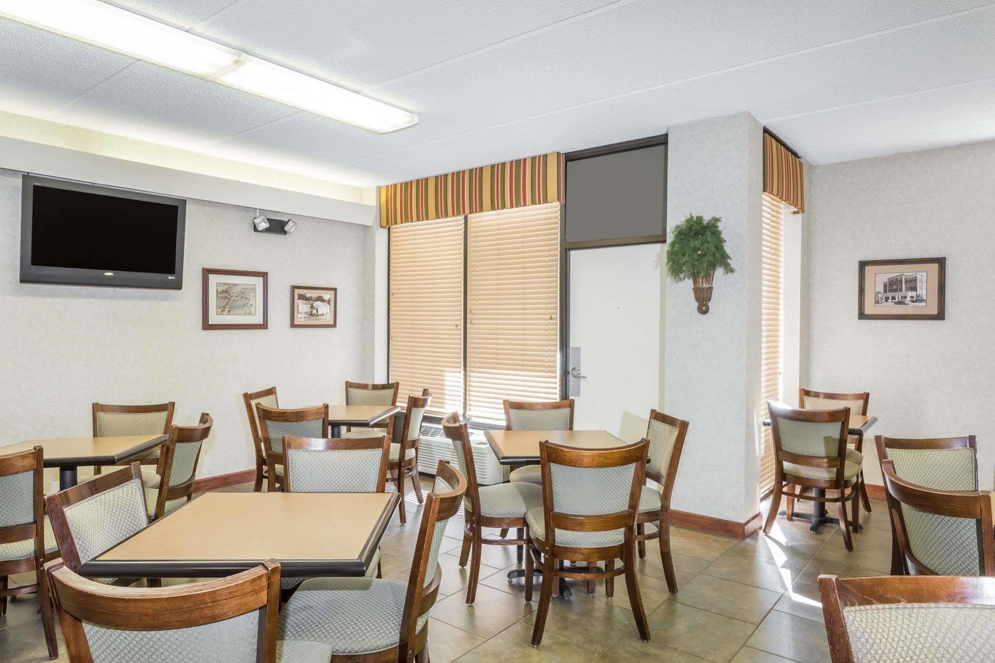 Days Inn By Wyndham Statesboro Eksteriør billede