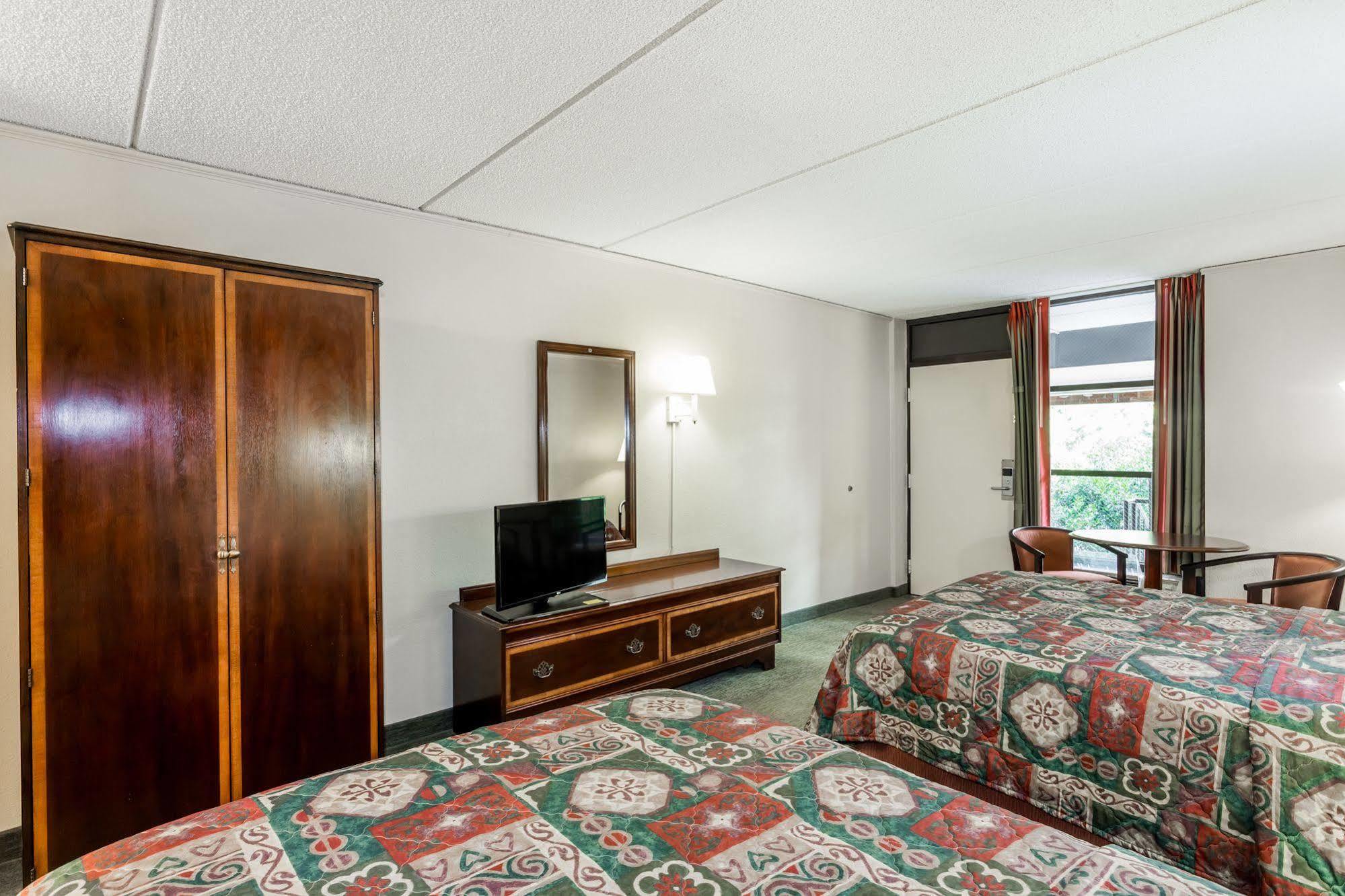 Days Inn By Wyndham Statesboro Eksteriør billede
