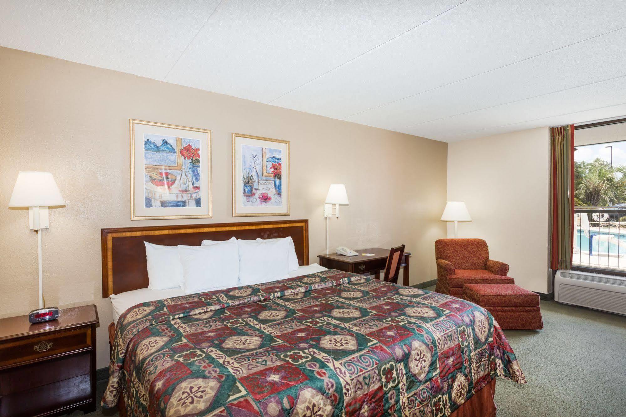 Days Inn By Wyndham Statesboro Eksteriør billede